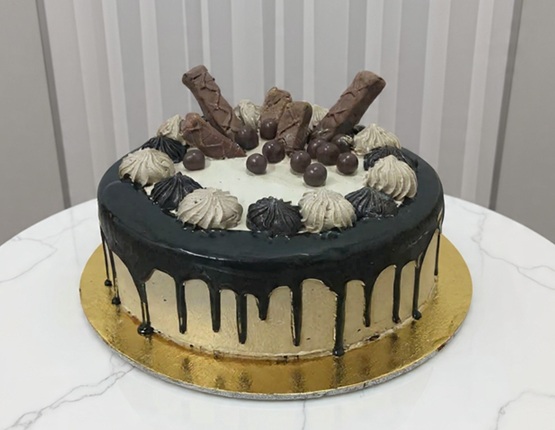 Choco Snickers Cake