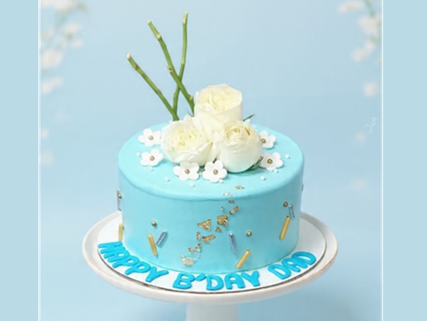 White Roses Floral Decor cake 2