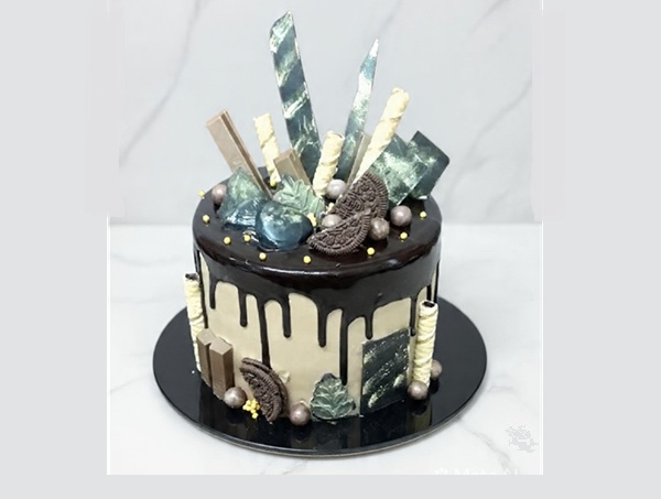 Chocolate Cake Lavish Design 3