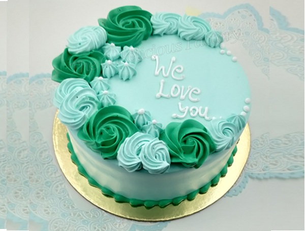 Elegant Rosette Cake Design