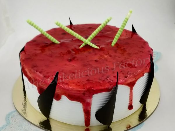 Strawberry Insane Cake