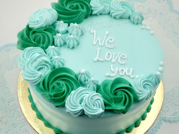 Elegant Rosette Cake Design