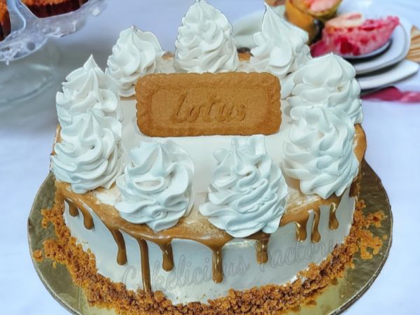 Lotus Biscoff Cake