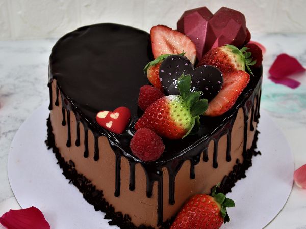 Chocolate Cake with Strawberry Toppings