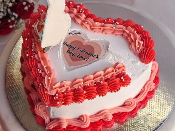 Secret Message Heart Valentine cake D3