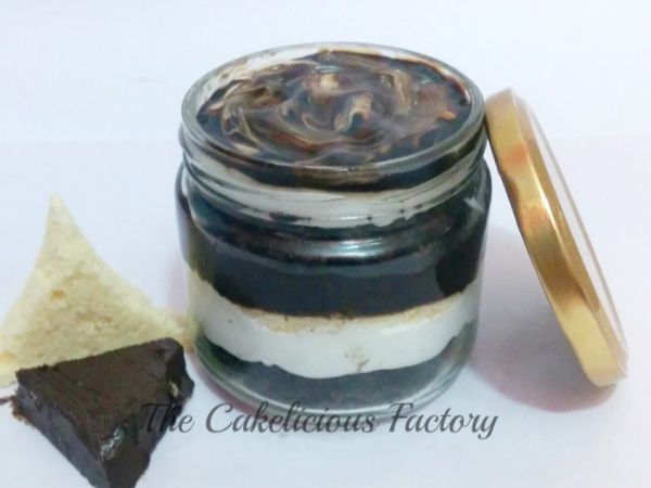 Marble Desire Cake Jar