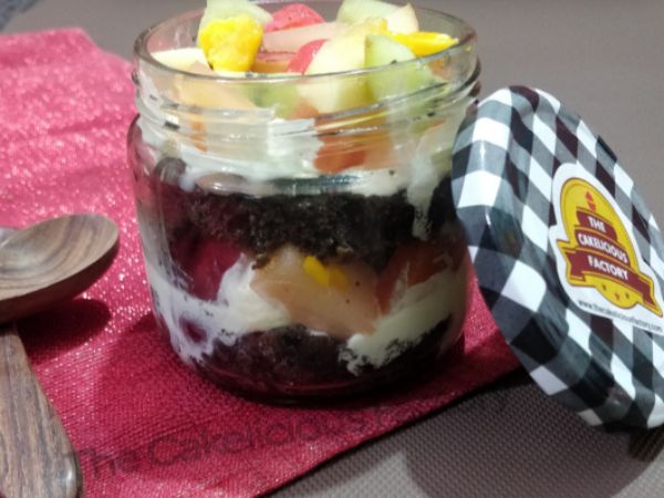 Fresh Fruits Choco Vanilla Ice Cream Cake Jar