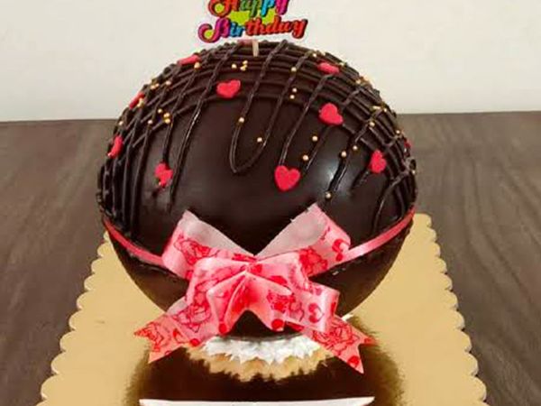 Round Pinata Cake in Dark Chocolate