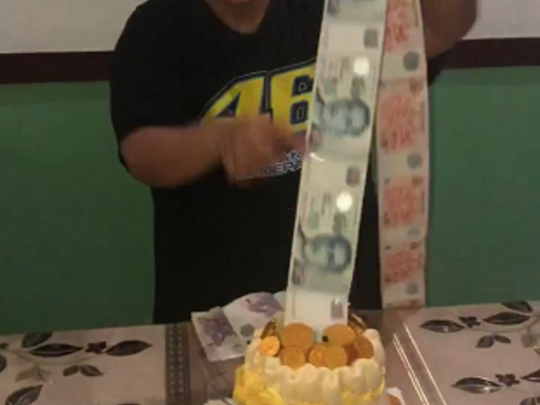 Money Pull Out Cake Design 3