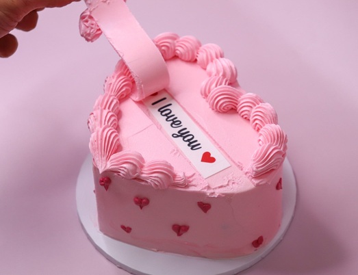 Secret Message Valentine's Cake Design 1