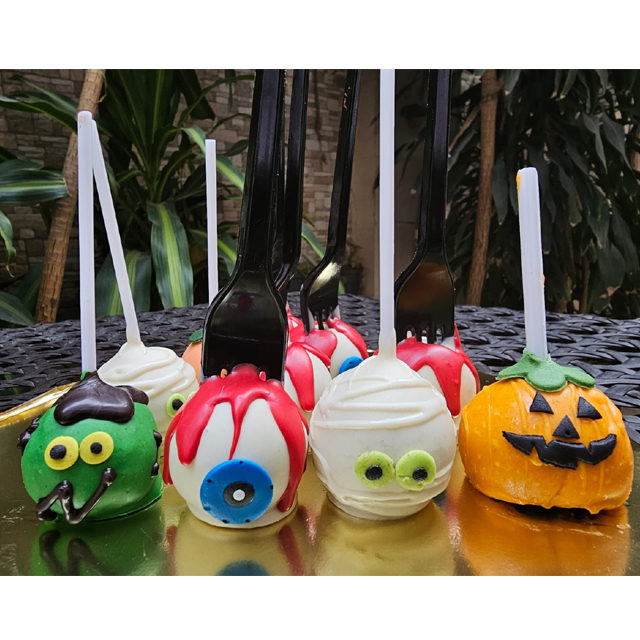 Halloween Cake pops  (choc/vanilla)