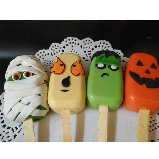 Halloween Cakesicles (choc/vanilla)