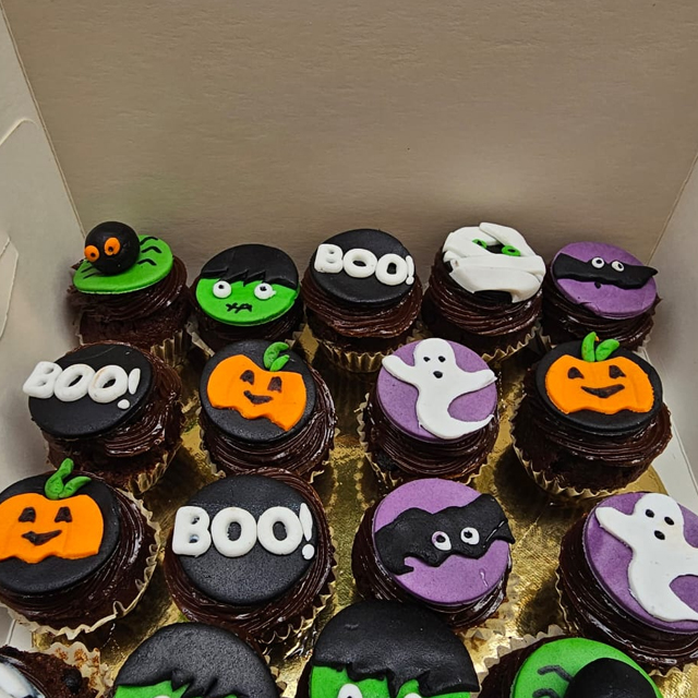 Halloween Mini cupcakes with toppers  (12 Pieces)